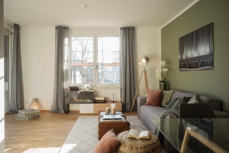 Immobilienfotografie Wohnzimmer Musterwohnung "Haus am Schauspielhaus" in Dresden