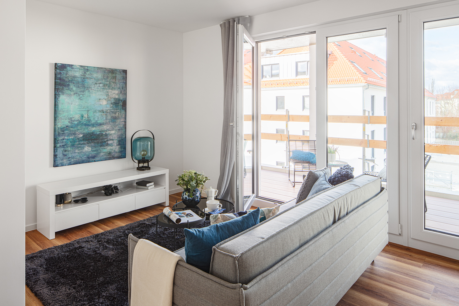 Wohnzimmer in einer Musterwohnung in Dresden