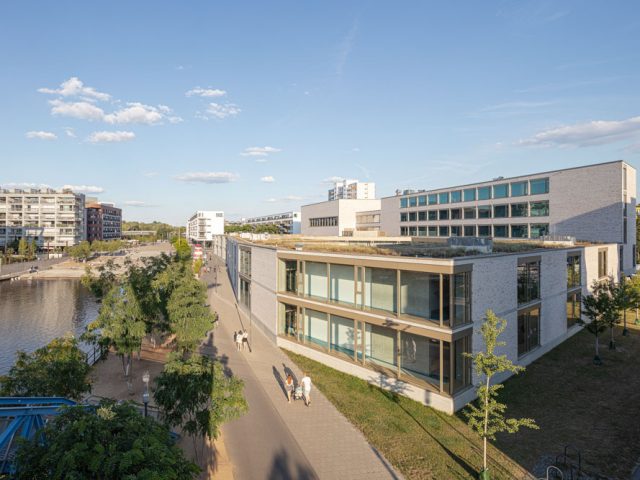 Hafenschule im Sonnenuntergang in Offenbach / Frankfurt am Main - Architekturfotograf Ken Wagner