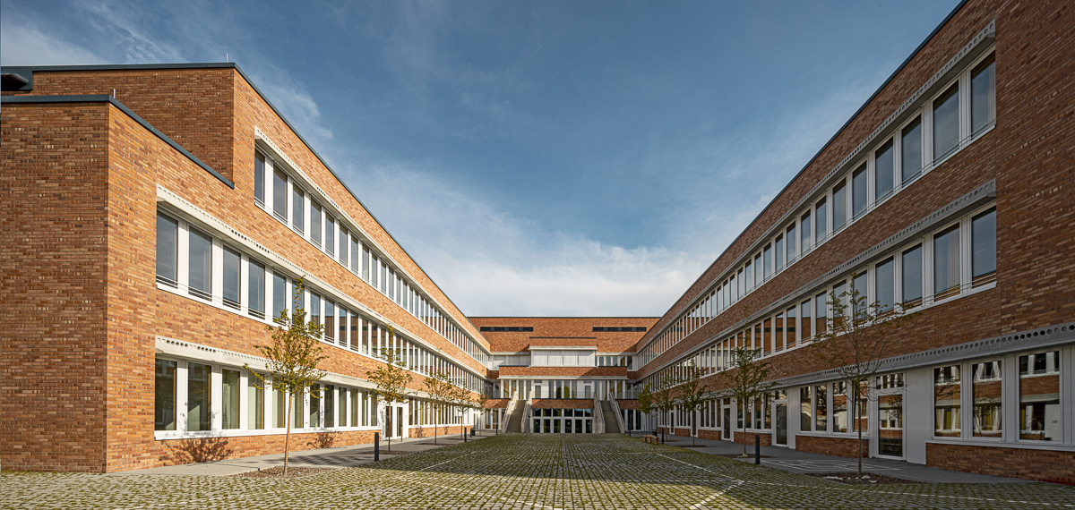 Innenhof Architekturfotografie von Johann-Pachelbel-Realschule in Nürnberg, Architekturfotograf Ken Wagner