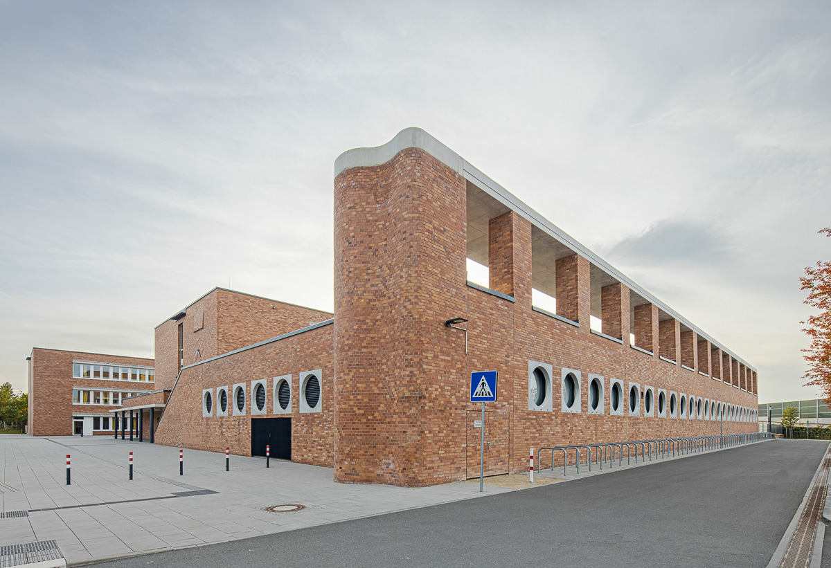 Außengelände Schule, Architekturfotografie von Johann-Pachelbel-Realschule in Nürnberg Ken Wagner
