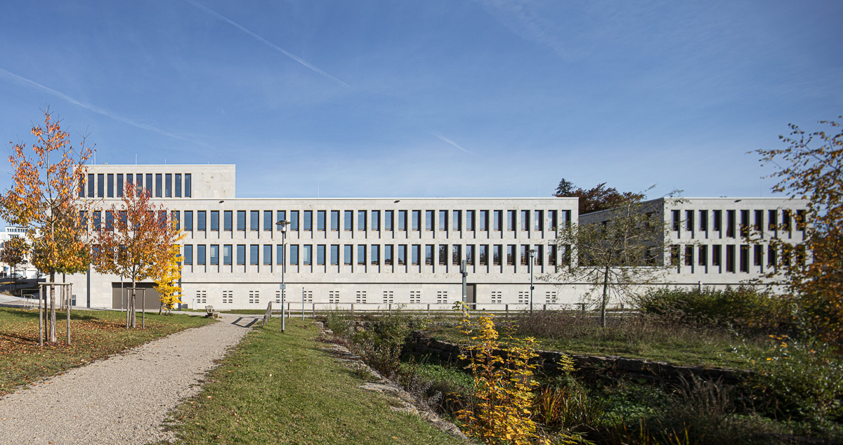Südseite Amtsgericht Günzburg bei München mit See- Architekturfotograf Ken Wagner
