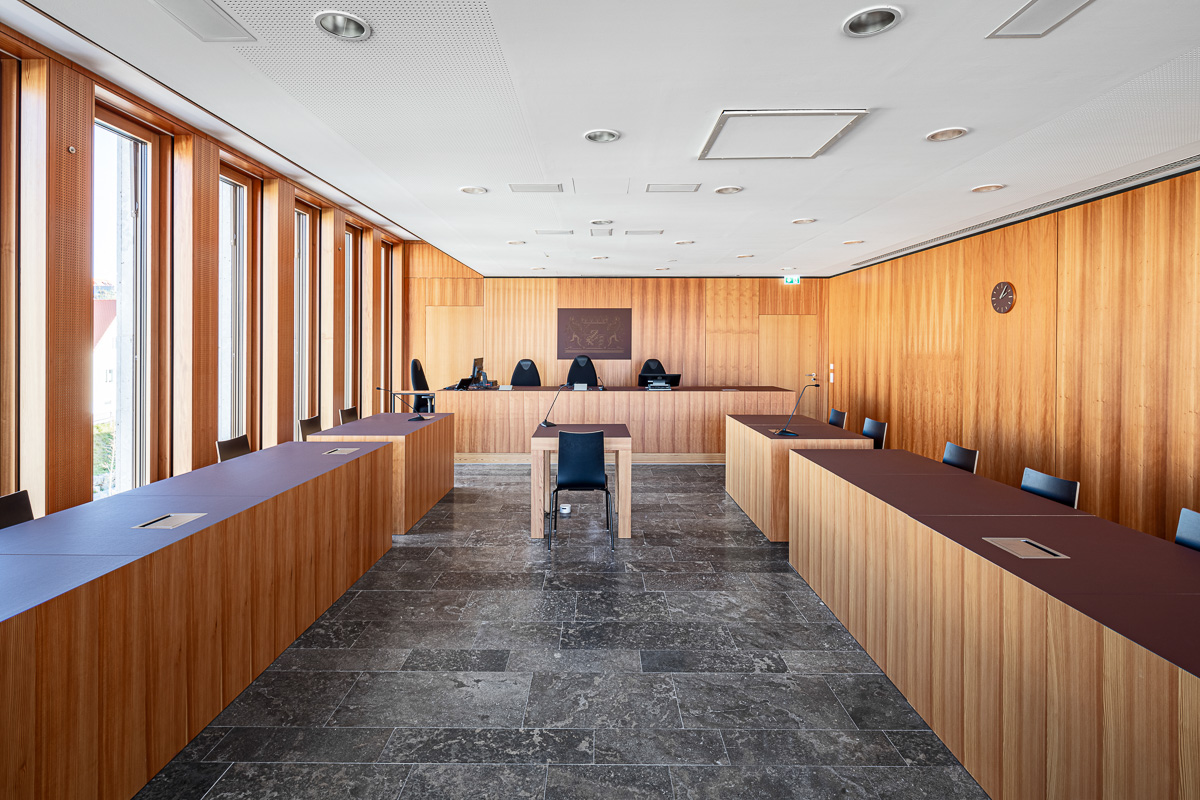 Richtersaal im Amtsgericht in Günzburg bei München - Architekturfotograf Ken Wagner