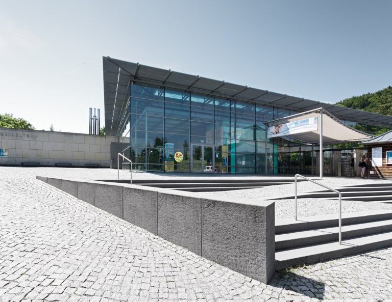 Architekturfotografie und Schwimmbadfotografie im Geibeltbad in Pirna